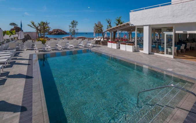 Zwembad van Hotel Golden Mar Menuda aan de Costa Brava