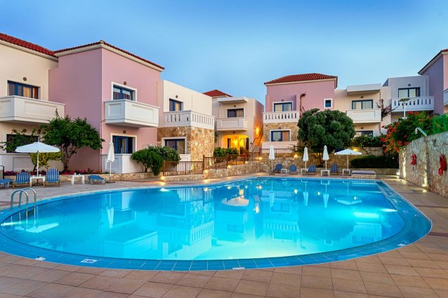 Zwembad van Hotel Adelais op Kreta