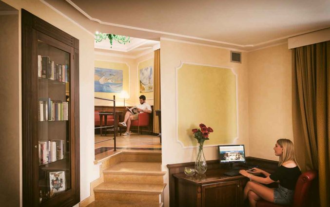 Hal van Hotel Artemis op Sicilie