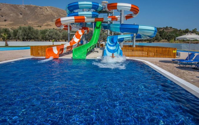 Buitenzwembad van Hotel Olive Garden op Rhodos