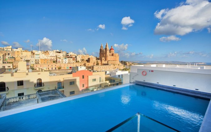 Zwembad met uitzicht van Hotel & Spa Pergola op Malta