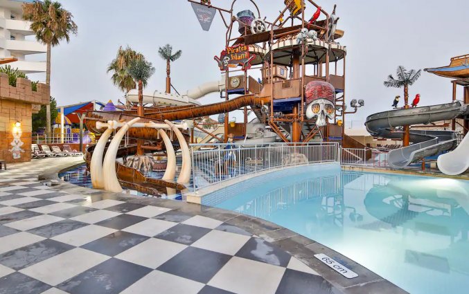 Zwembad van Resort Crystal Admiral Suites en Spa in Side