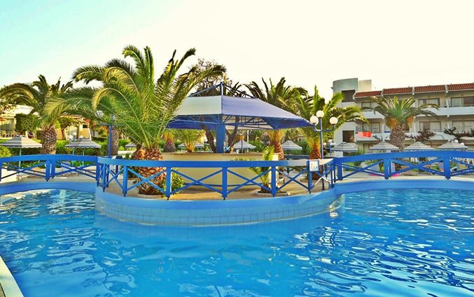 Zwembad van Aparthotel Filerimos Village op Rhodos