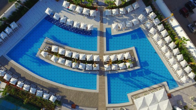 Buitenzwembad van Hotel Wind of Lara in Antalya