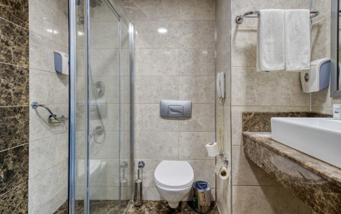 Badkamer van een tweepersoonskamer van Resort Sealife Family in Antalya