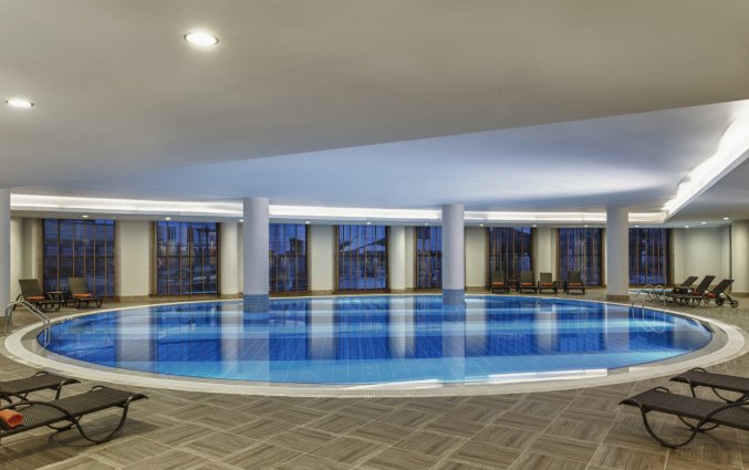 Binnenzwembad van Resort en Spa Aska Lara in Antalya