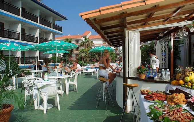 Bar aan het zwembad van Studio's Pez Azul op Tenerife