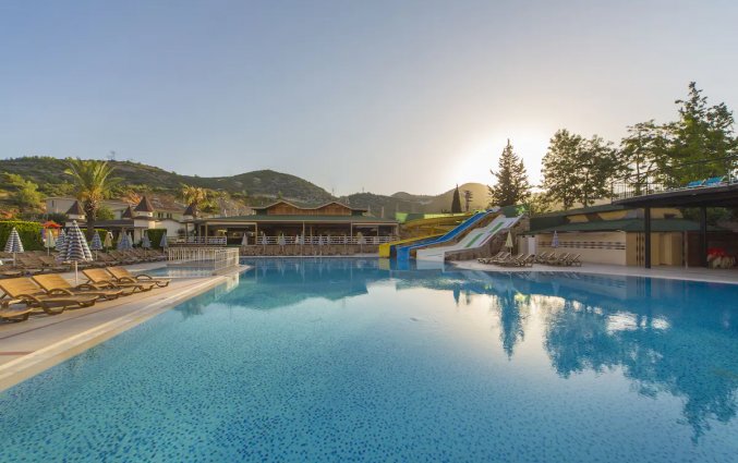 Buitenzwembaden van Hotel Beach Club Doganay in Alanya