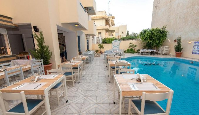 Restaurant en zwembad van Hotel Hersonissos Central