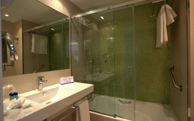 Hotel Argos Ibiza - badkamer met bad