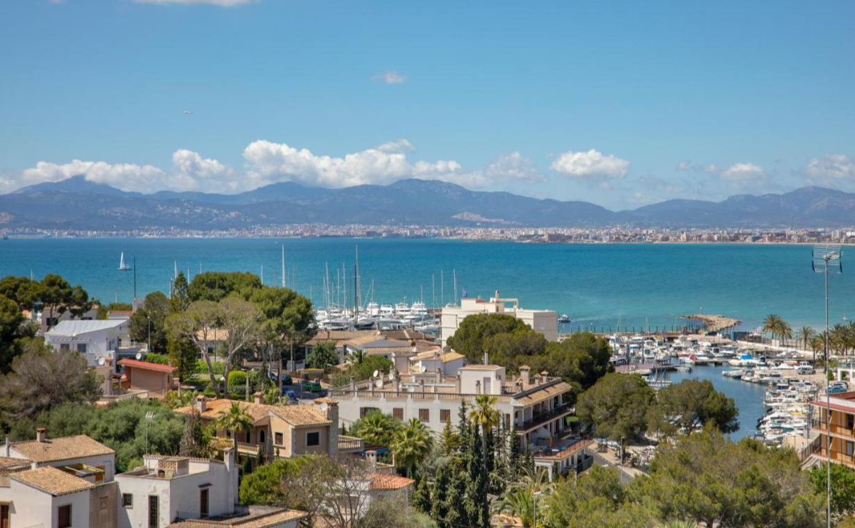 Uitzicht vanaf Seramar Hotel Luna op Mallorca