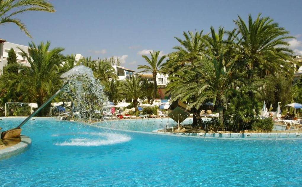 Buitenzwembad van hotel Cala dOr Gardens in Mallorca