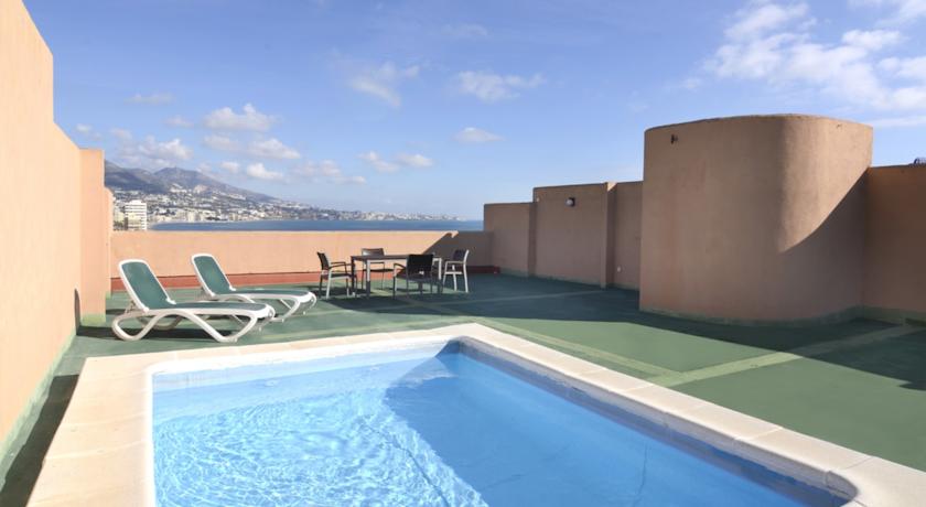 Zwembad van Appartementen PYR Fuengirola Costa del Sol