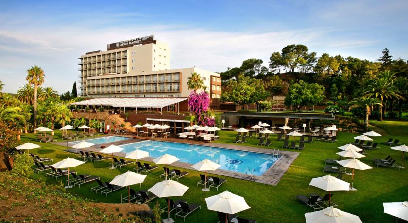 Buitenaanzicht en zwembad van Gran Hotel Monterrey Lloret de Mar Costa Brava