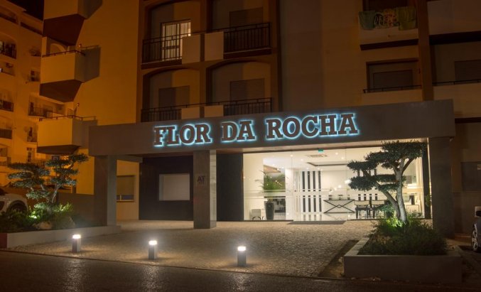 Ingang van Aparthotel Flor Da Rocha in de Algarve