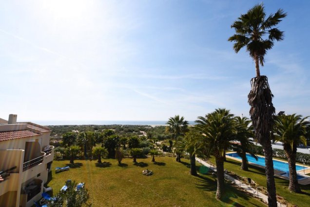 Uitzicht vanaf het balkon van Hotel Praia da Lota Resort in de Algarve