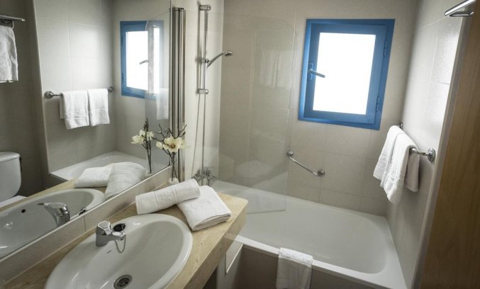 Badkamer in kamer van Hotel Elegance Vista Blava op Mallorca