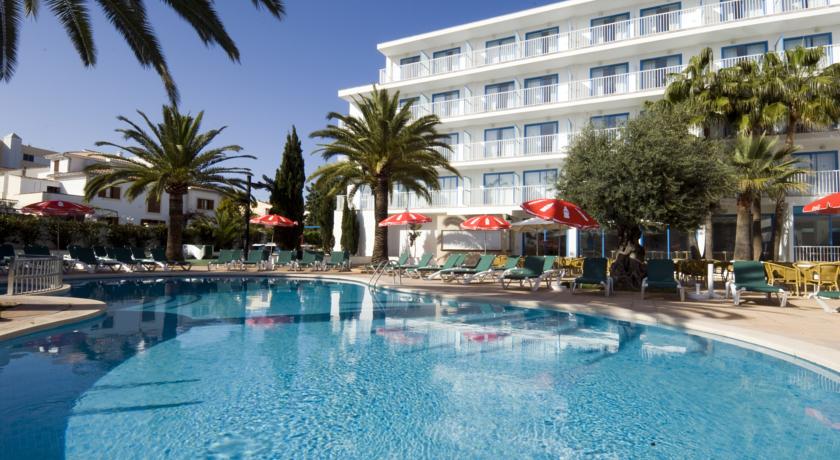 Zwembad van Hotel Elegance Vista Blava op Mallorca