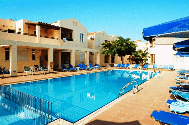 Het zwembad van Apparthotel Theos Village Kreta