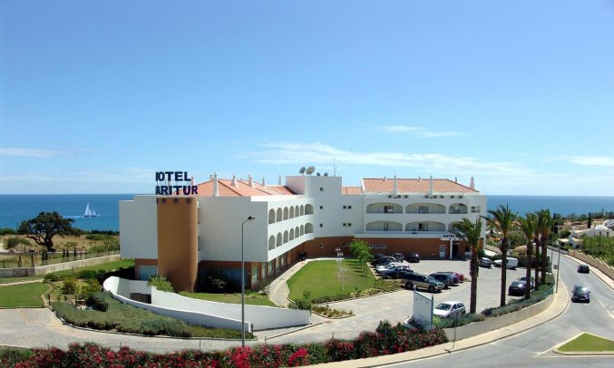 Gebouw van Hotel & Spa Maritur in de Algarve