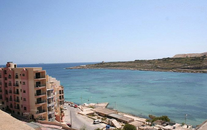 Uitzicht vanaf White Dolphin Holiday Complex op Malta