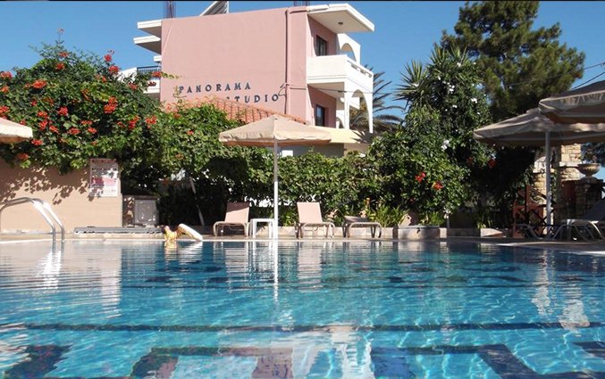 Buitenzwembad van Aparthotel Panorama Studios op Rhodos