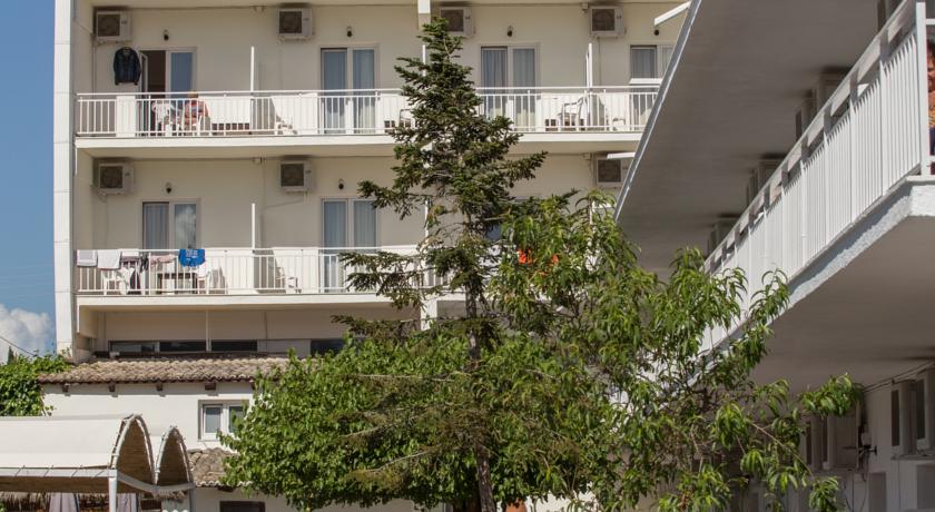 Buitenkant van Hotel Popi Star op Corfu