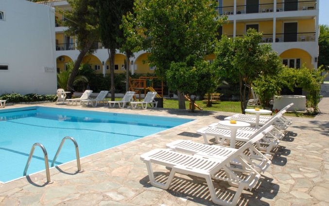 Buitenzwembad van Hotel Popi Star op Corfu