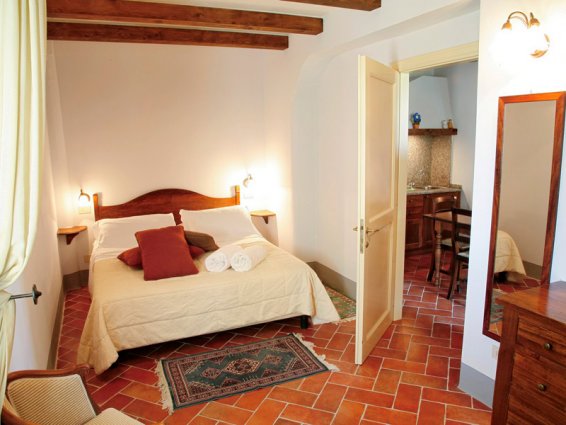 Tweepersoonskamer van Resort Borgo Di Colleoli in Toscane