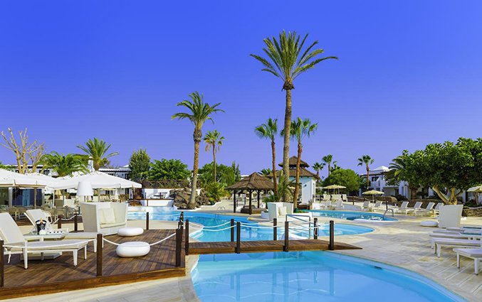 Zwembad van Hotel H10 White Suites op Lanzarote