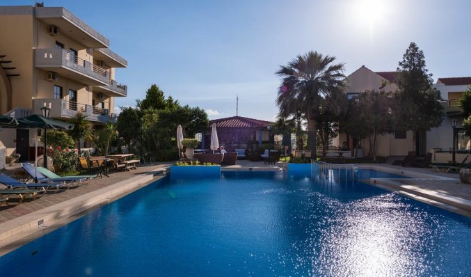 Buitenzwembad van Aparthotel Nireas Kreta