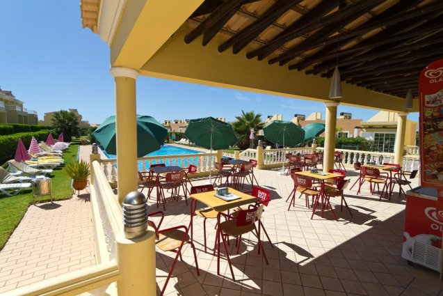Buitenterras met zwembad Appartementen Villas Barrocal Algarve