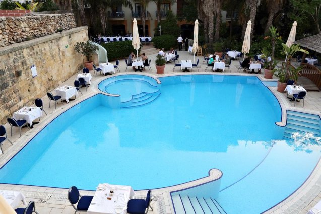 Buitenzwembad van Hotel en Spa Maritim Antonine op Malta