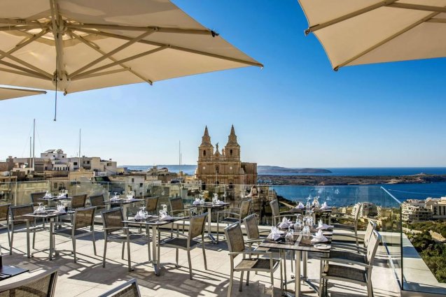 Uitzicht op Mellieha vanuit Hotel en Spa Maritim Antonine op Malta