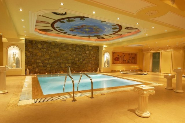 Binnenzwembad van Hotel en Spa Secret Paradise op Chalkidiki