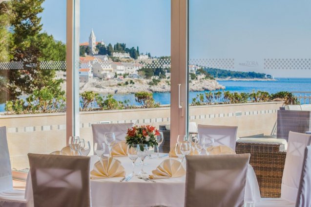 Restaurant met uitzicht van Hotel Zora in Dalmatië