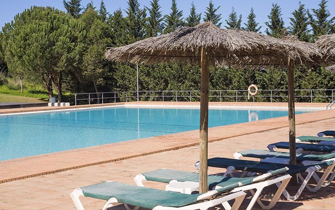 Buitenzwembad van Appartementen VitaSol Park in de Algarve