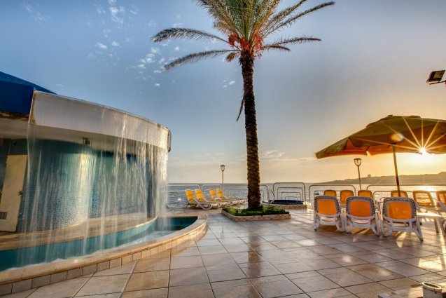 Zonneterras van Sunny Coast Resort in Malta