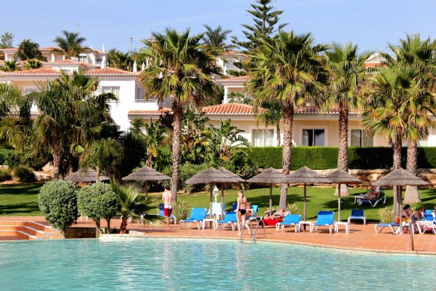 Zwembad met zonneterras van Hotel Clube Mos Algarve 
